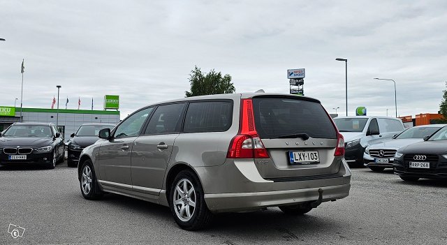 Volvo V70 3