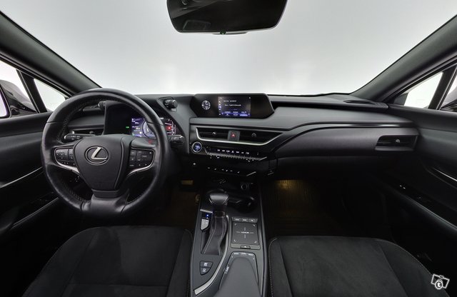 Lexus UX 9