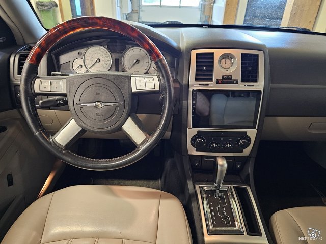 Chrysler 300C 13