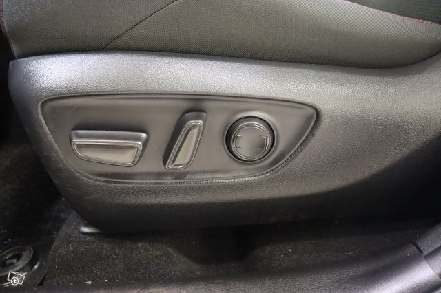 Toyota RAV4 Plug-in 8