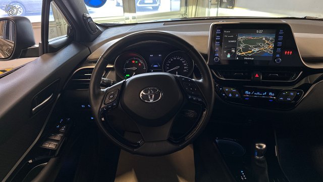 Toyota C-HR 10