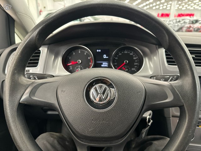 Volkswagen Golf 21