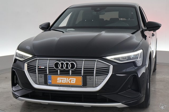 Audi E-tron 11
