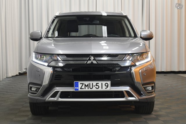 Mitsubishi Outlander PHEV 2