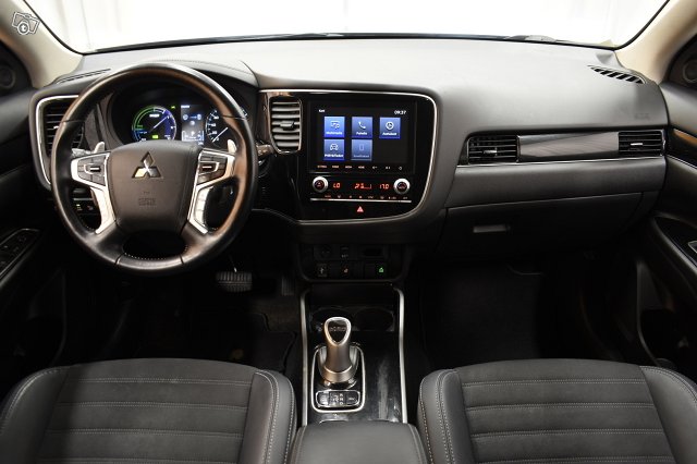 Mitsubishi Outlander PHEV 17