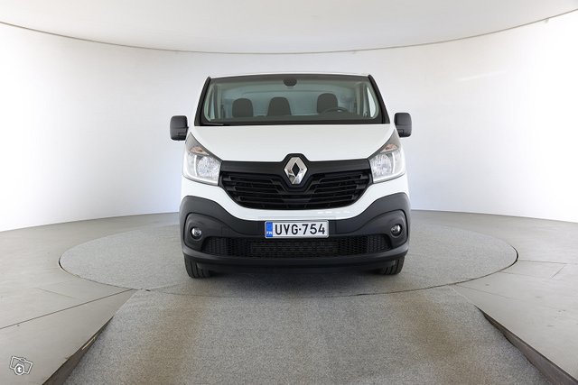 Renault Trafic 8