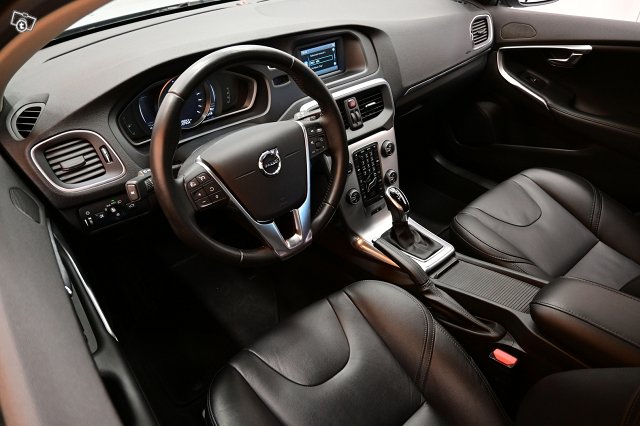 Volvo V40 16