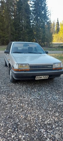 Toyota Carina 2