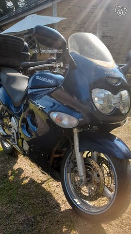 Suzuki 750 GSX F, kuva 1