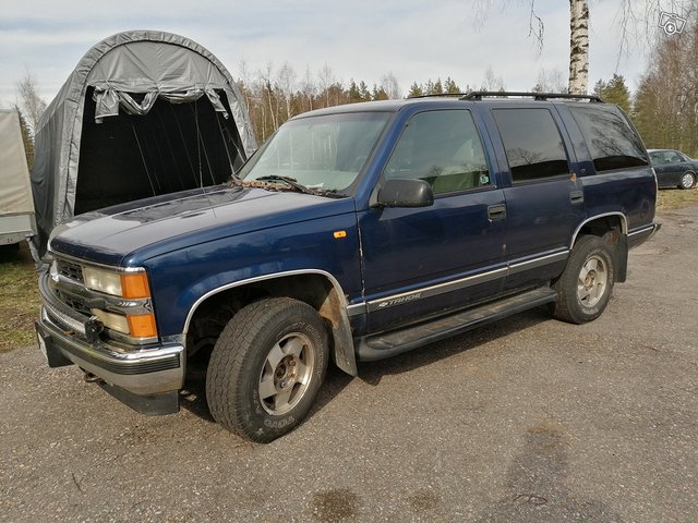 Chevrolet Tahoe 2