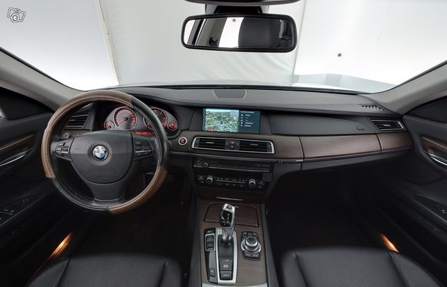 BMW 730 8