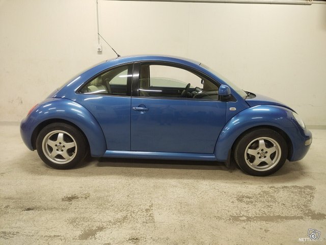 Volkswagen New Beetle 4