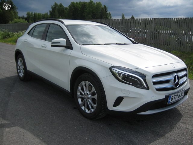 Mercedes-Benz GLA 3