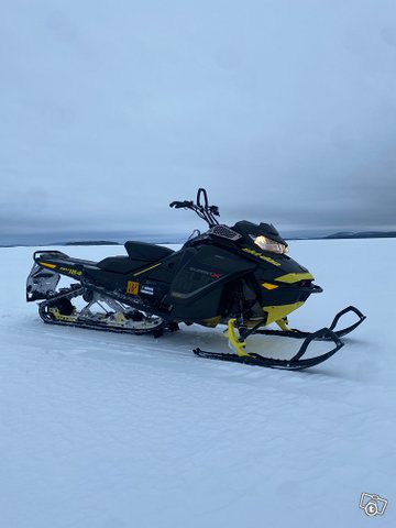 Ski-doo Summit 850 1