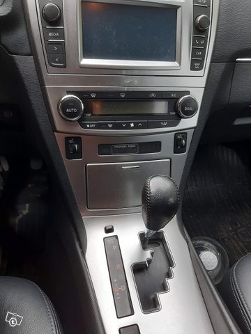 Toyota Avensis 6
