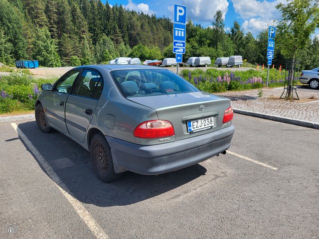 Toyota Avensis 4