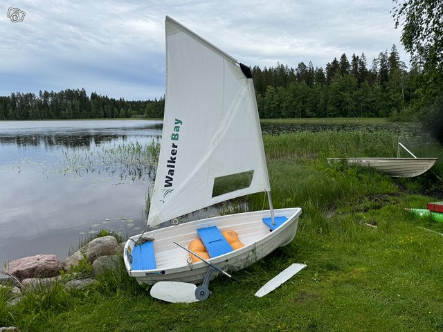 Walker Bay 8 sail