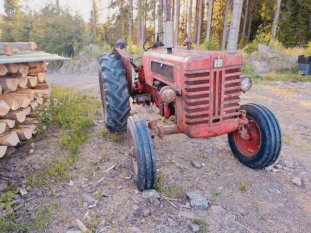 International Mccormick 275B, kuva 1