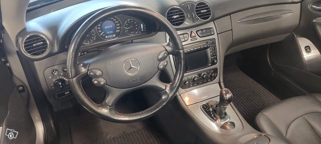 Mercedes-Benz CLK 320 11