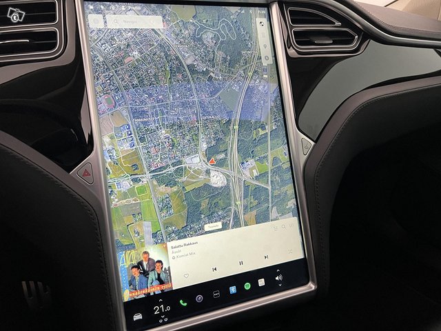 Tesla Model S 5