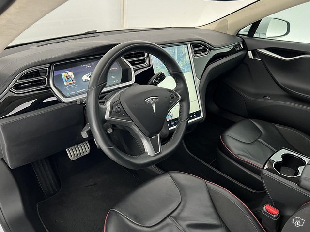 Tesla Model S 21