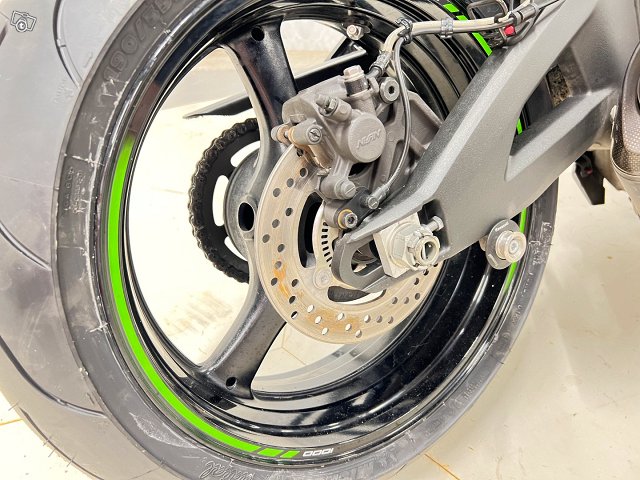 Kawasaki ZX-10R 18