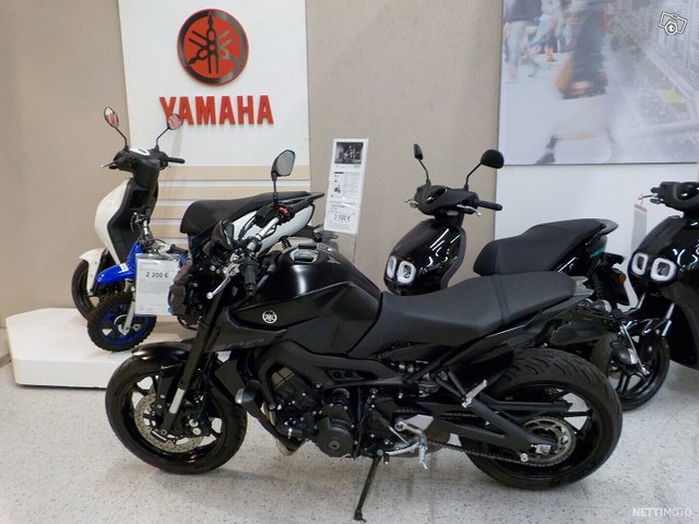 Yamaha MT-09 11