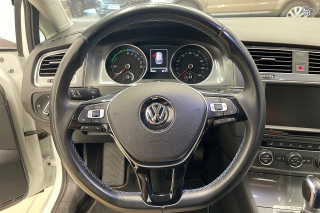 VOLKSWAGEN GOLF 12