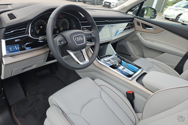 Audi Q7 6