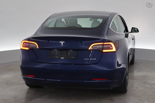 Tesla Model 3 10