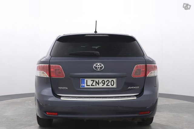 TOYOTA AVENSIS 4