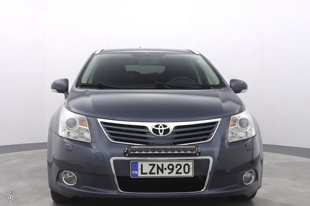 TOYOTA AVENSIS 8