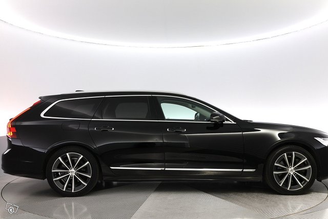 Volvo V90 2