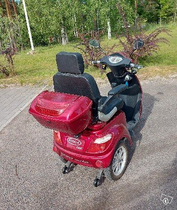 Pyrkijä E400 sähköskootteri - Uudet akut 1