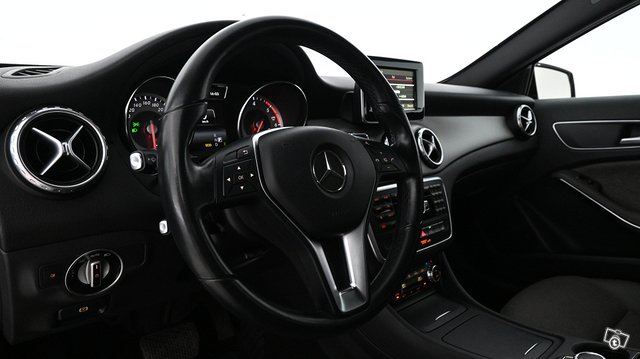 Mercedes-Benz GLA 10