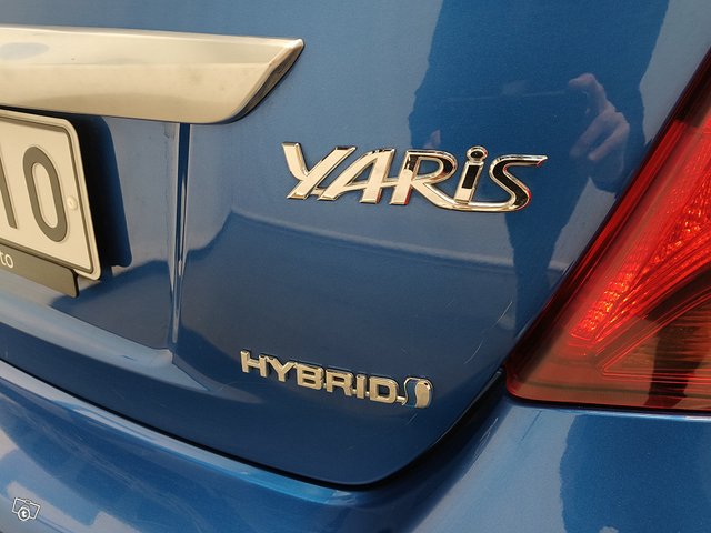Toyota TOYOTA YARIS HYBRID 6