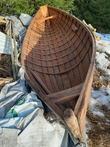 Perinteinen veneveistäjän puuvene 2