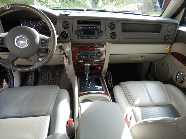 Jeep Commander 8