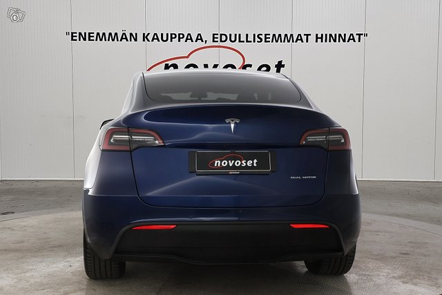 TESLA MODEL Y 3