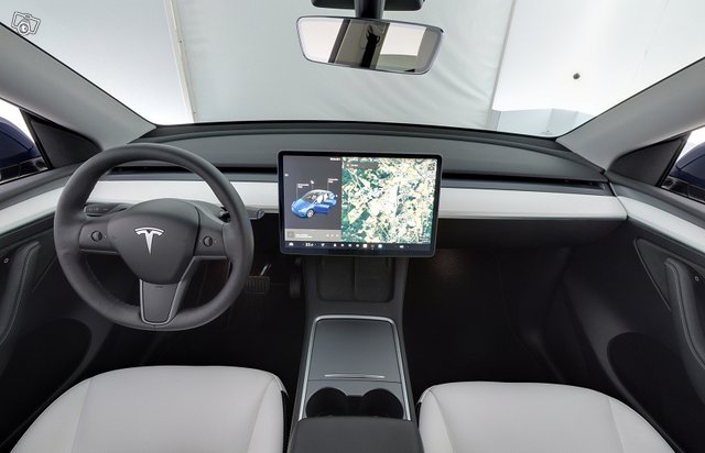 TESLA MODEL Y 7