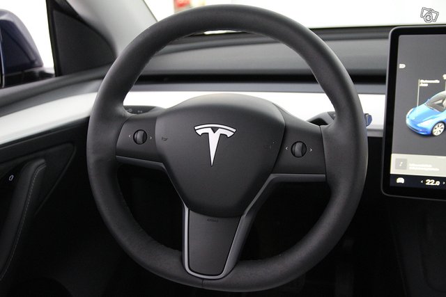 TESLA MODEL Y 16