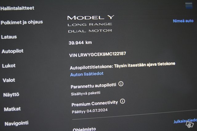 TESLA MODEL Y 18