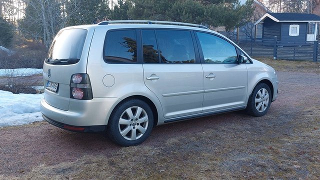 Volkswagen Touran 2