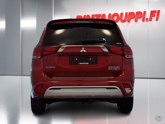 Mitsubishi Outlander PHEV 4