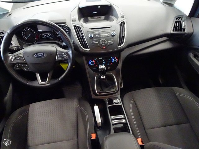 Ford C-Max 11