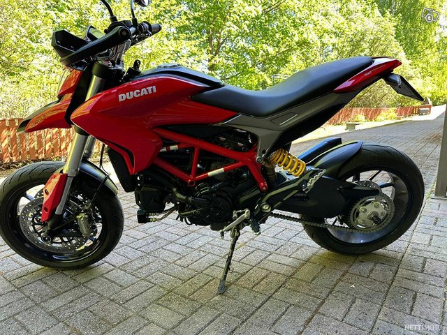 Ducati Hypermotard 9