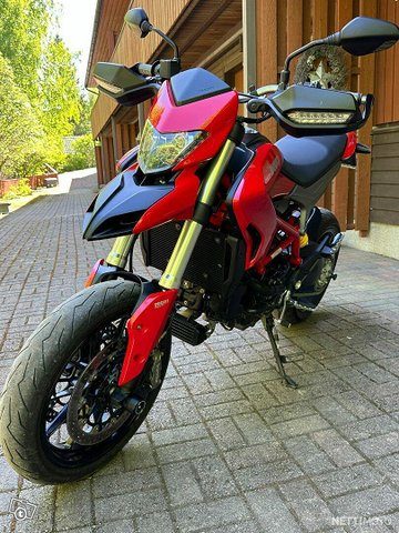 Ducati Hypermotard 11