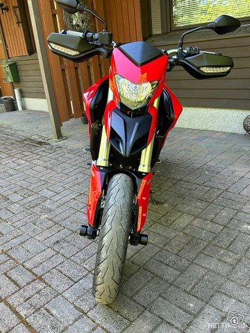 Ducati Hypermotard 12
