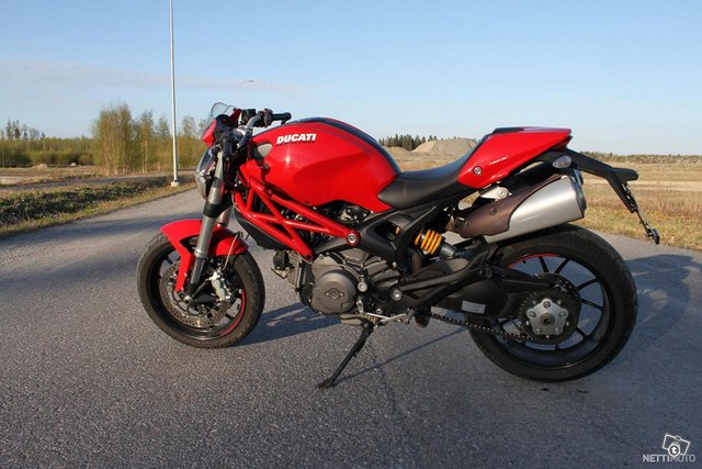 Ducati Monster 9
