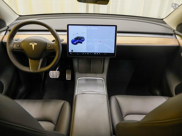 Tesla Model Y 10